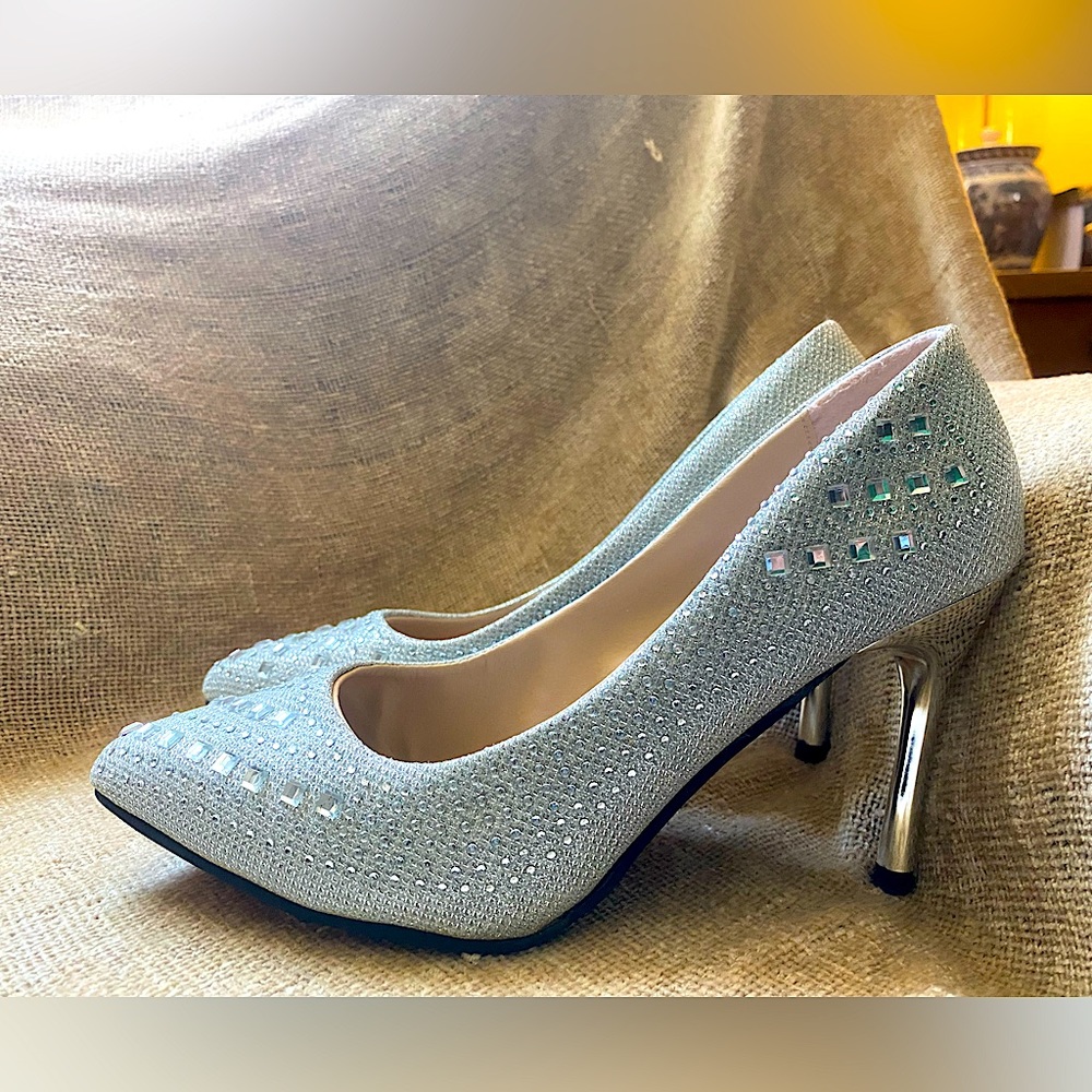 Silver Glitzy Sparkle Heels Size 8 - Great Condition